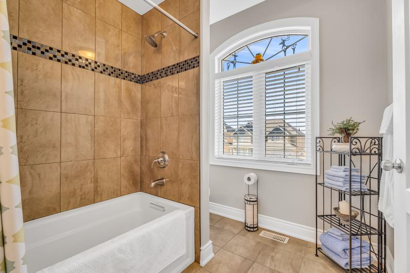 Second Ensuite 