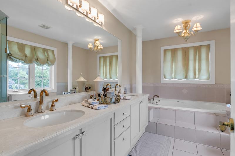 Master Ensuite 