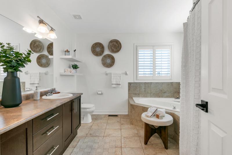 Master Ensuite 