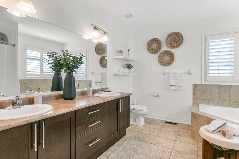 Master Ensuite 