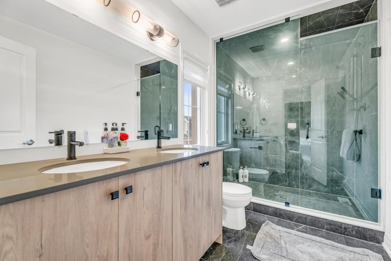 Master Ensuite 