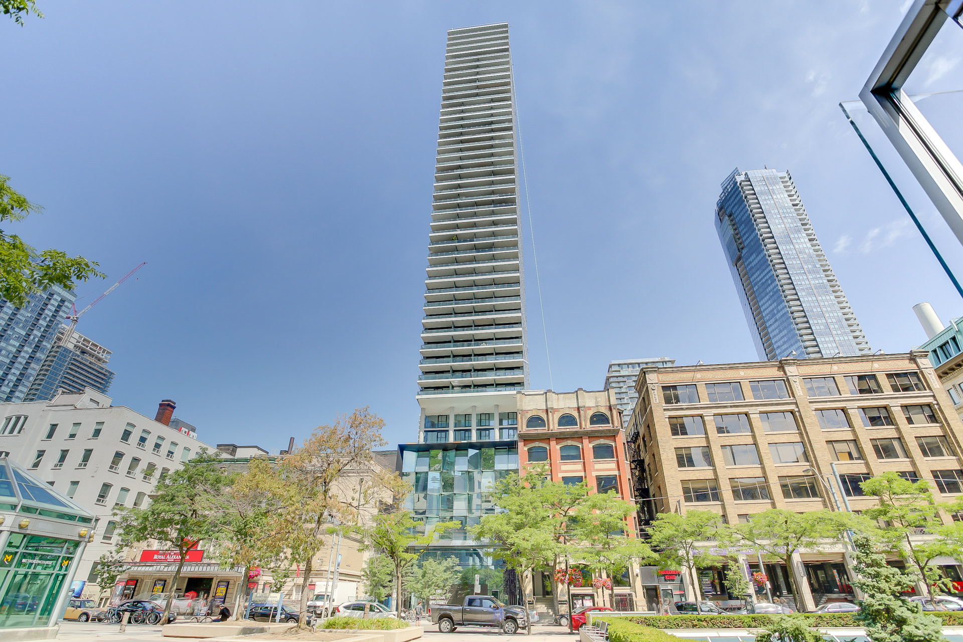 Slideshow PropertySpaces 224 King Street West, Toronto, ON, Canada, Unit 1707
