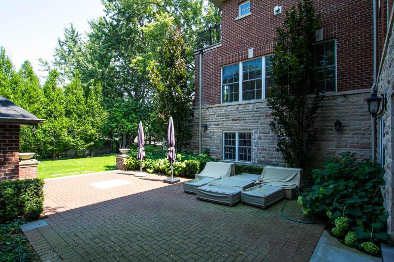 Slideshow PropertySpaces 48 Edenbridge Drive, Etobicoke, ON, Canada