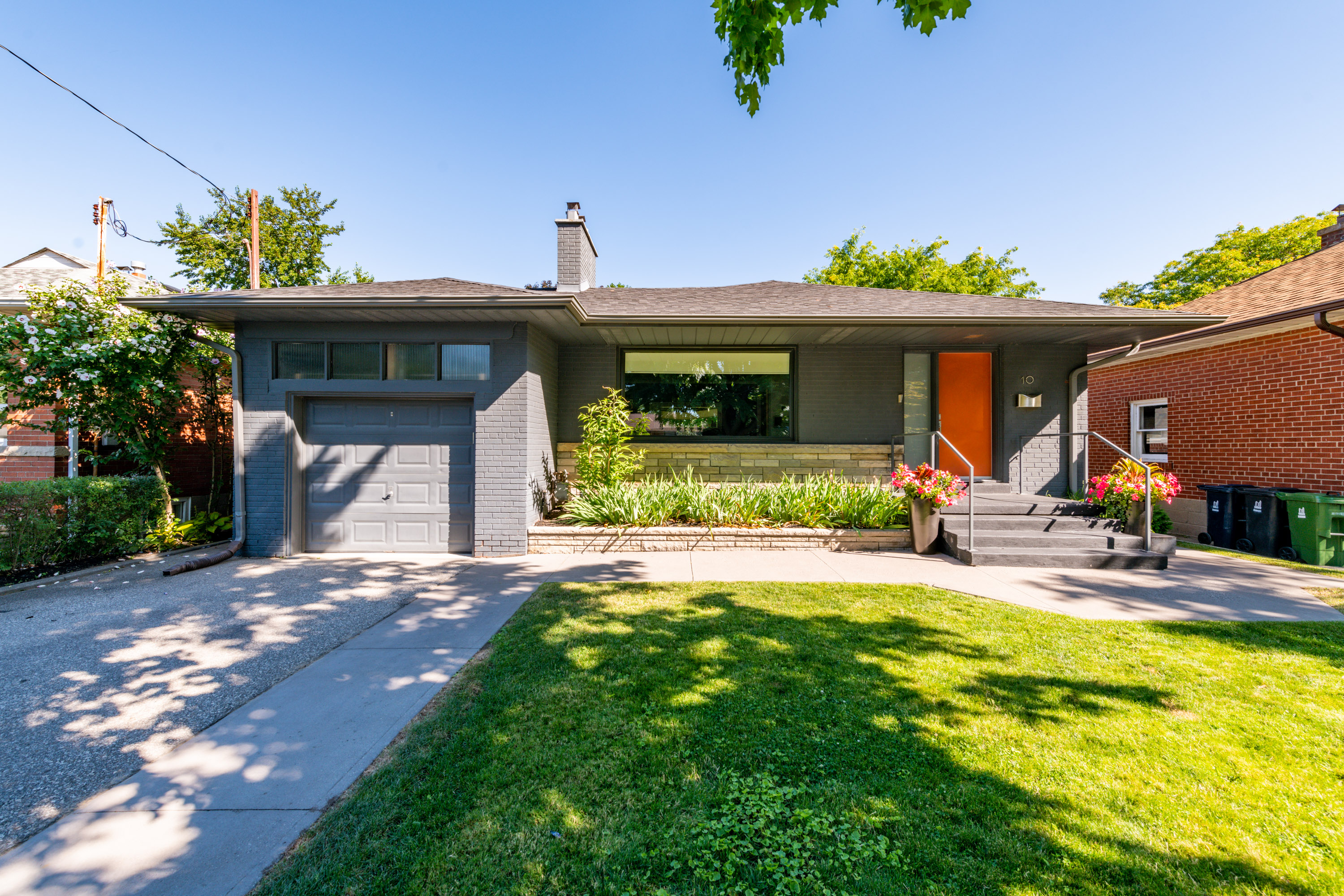 Slideshow PropertySpaces 10 Norseman Street, Etobicoke, ON, Canada