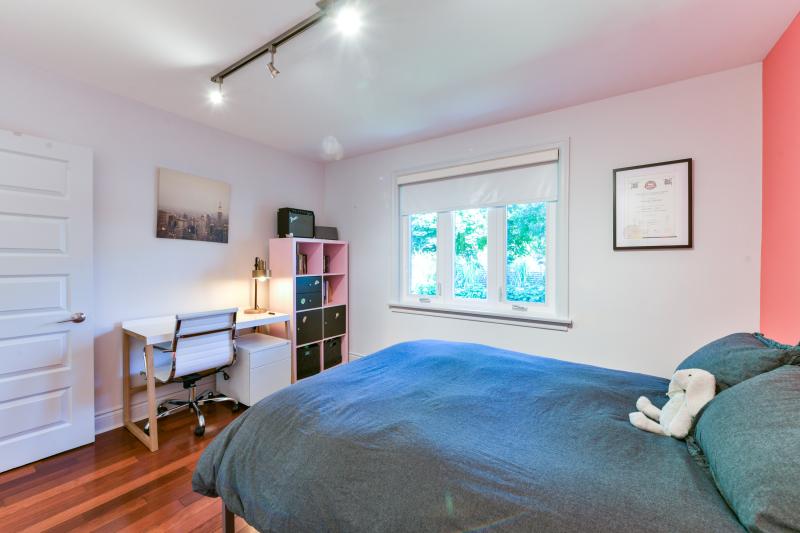 Slideshow PropertySpaces 10 Norseman Street, Etobicoke, ON, Canada