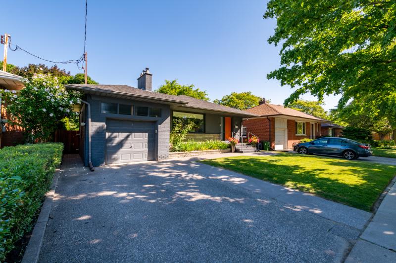 Slideshow PropertySpaces 10 Norseman Street, Etobicoke, ON, Canada