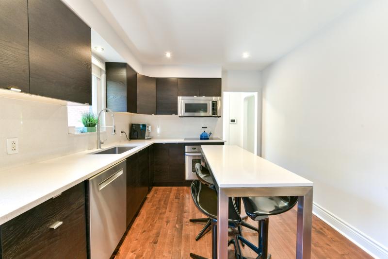 Slideshow PropertySpaces 10 Norseman Street, Etobicoke, ON, Canada