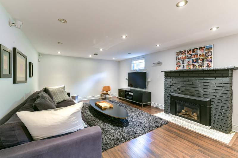 Slideshow PropertySpaces 10 Norseman Street, Etobicoke, ON, Canada