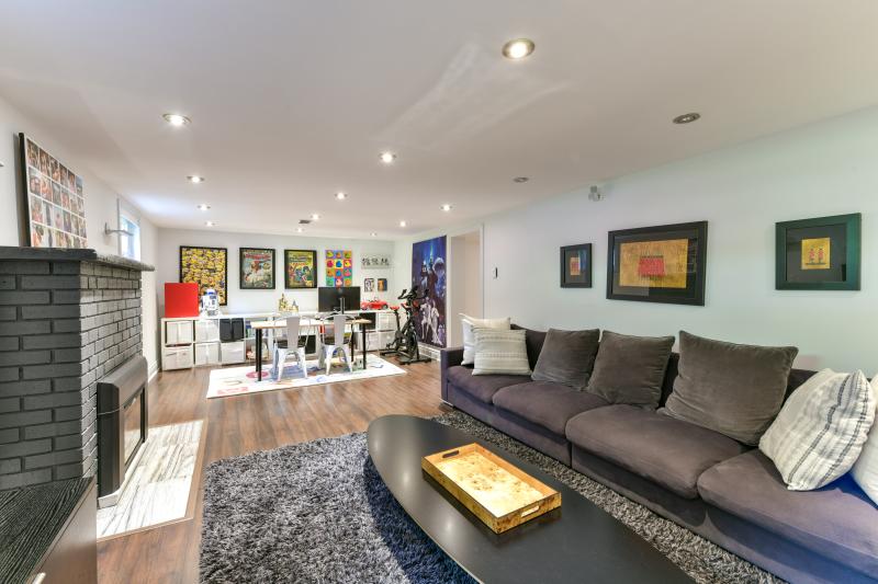 Slideshow PropertySpaces 10 Norseman Street, Etobicoke, ON, Canada