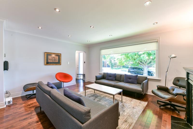 Slideshow PropertySpaces 10 Norseman Street, Etobicoke, ON, Canada