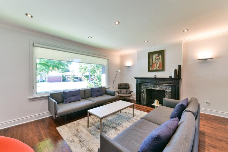 Slideshow PropertySpaces 10 Norseman Street, Etobicoke, ON, Canada