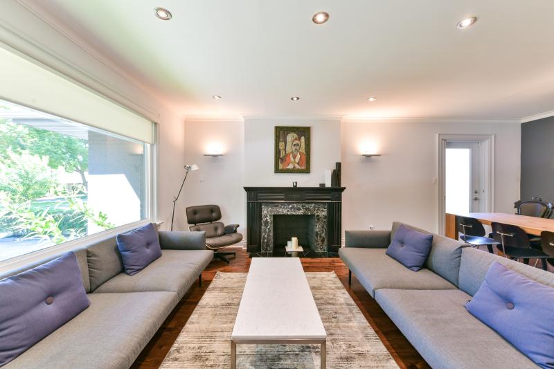 Slideshow PropertySpaces 10 Norseman Street, Etobicoke, ON, Canada