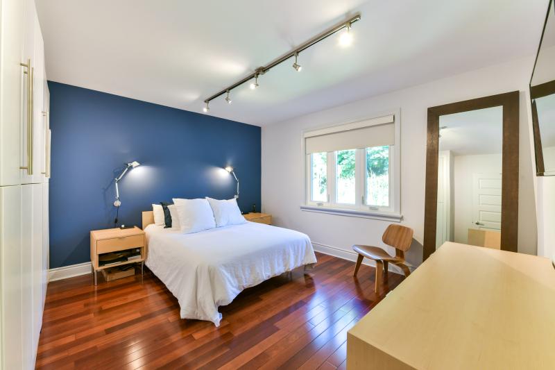 Slideshow PropertySpaces 10 Norseman Street, Etobicoke, ON, Canada