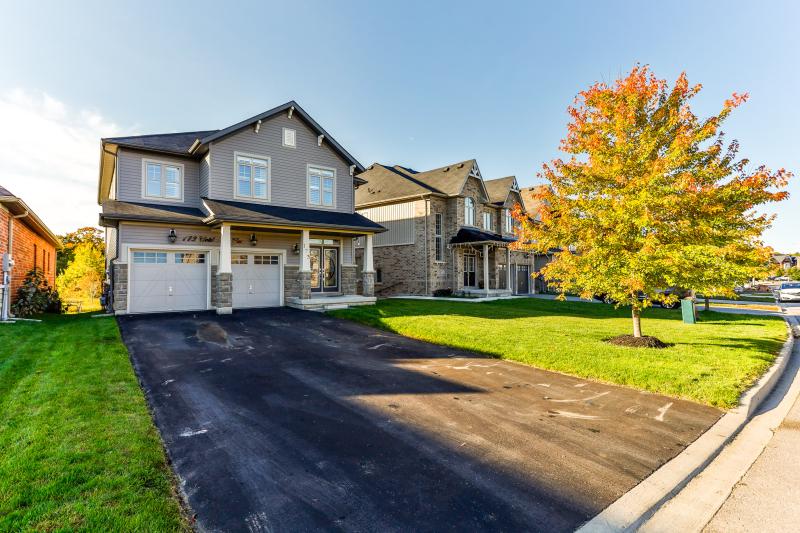 Slideshow PropertySpaces 173 Gold Park Gate, Angus, ON, Canada