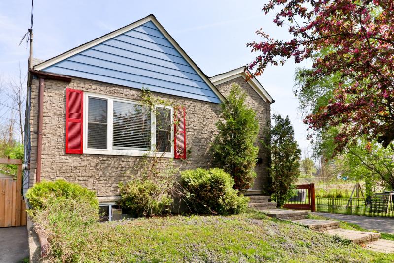 Slideshow PropertySpaces 32 Troy Street, Mississauga, ON, Canada