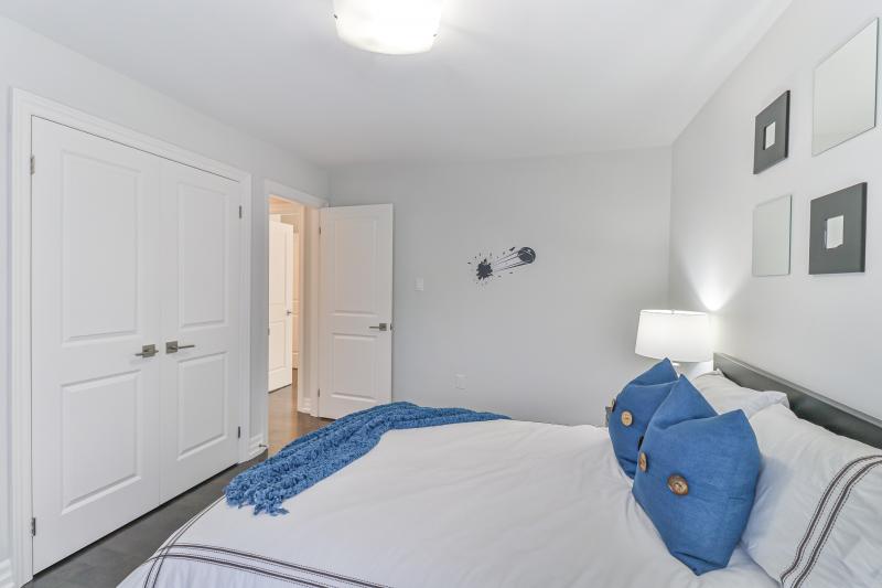 Slideshow PropertySpaces 101 Saskatoon Drive, Etobicoke, ON, Canada