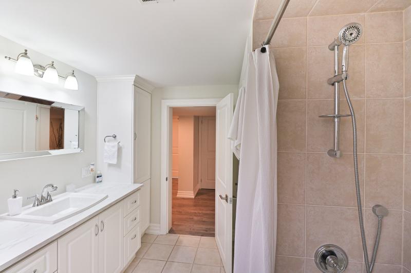 Slideshow PropertySpaces 101 Saskatoon Drive, Etobicoke, ON, Canada