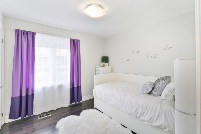 Slideshow PropertySpaces 101 Saskatoon Drive, Etobicoke, ON, Canada