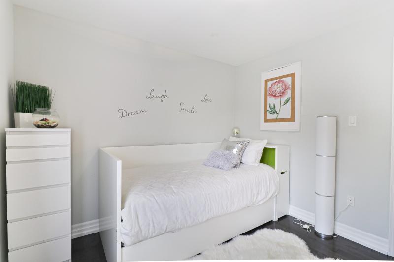 Slideshow PropertySpaces 101 Saskatoon Drive, Etobicoke, ON, Canada