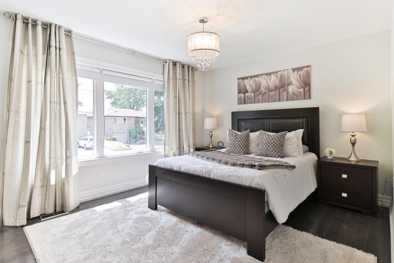 Slideshow PropertySpaces 101 Saskatoon Drive, Etobicoke, ON, Canada