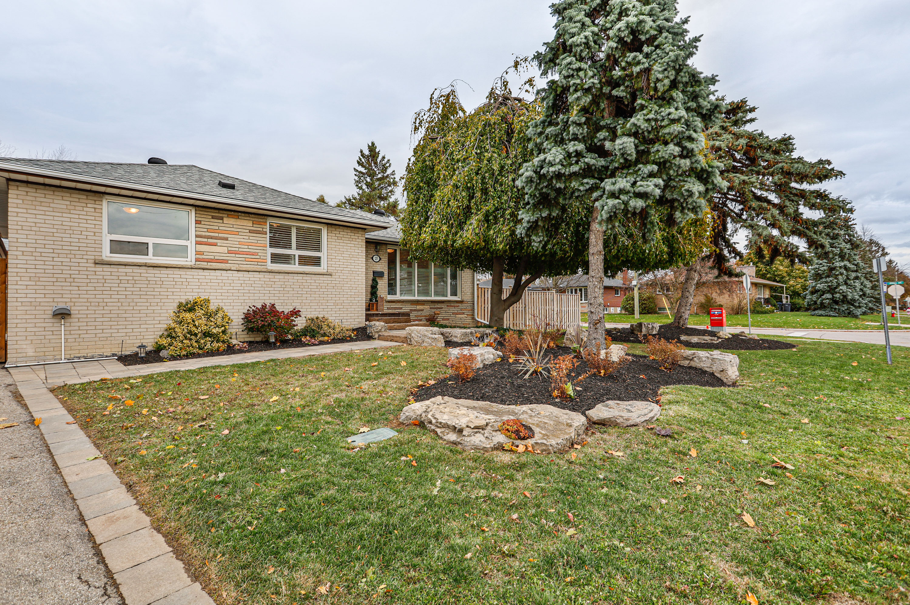 Slideshow PropertySpaces 23 Harper Road, Brampton, ON, Canada