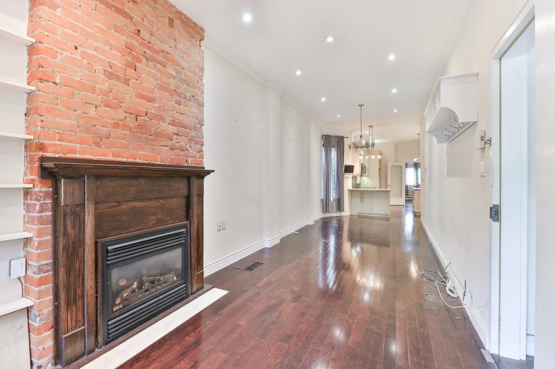 Slideshow PropertySpaces 112 Borden Street, Toronto, ON, Canada