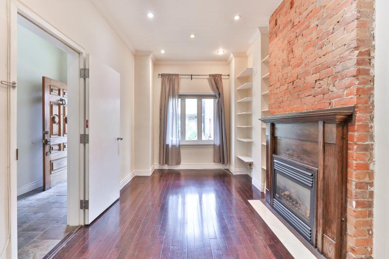 Slideshow PropertySpaces 112 Borden Street, Toronto, ON, Canada