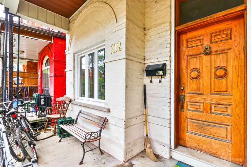 Slideshow PropertySpaces 112 Borden Street, Toronto, ON, Canada