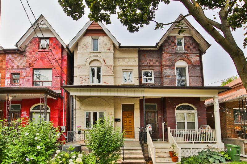 Slideshow PropertySpaces 112 Borden Street, Toronto, ON, Canada