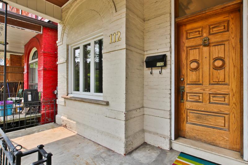 Slideshow PropertySpaces 112 Borden Street, Toronto, ON, Canada