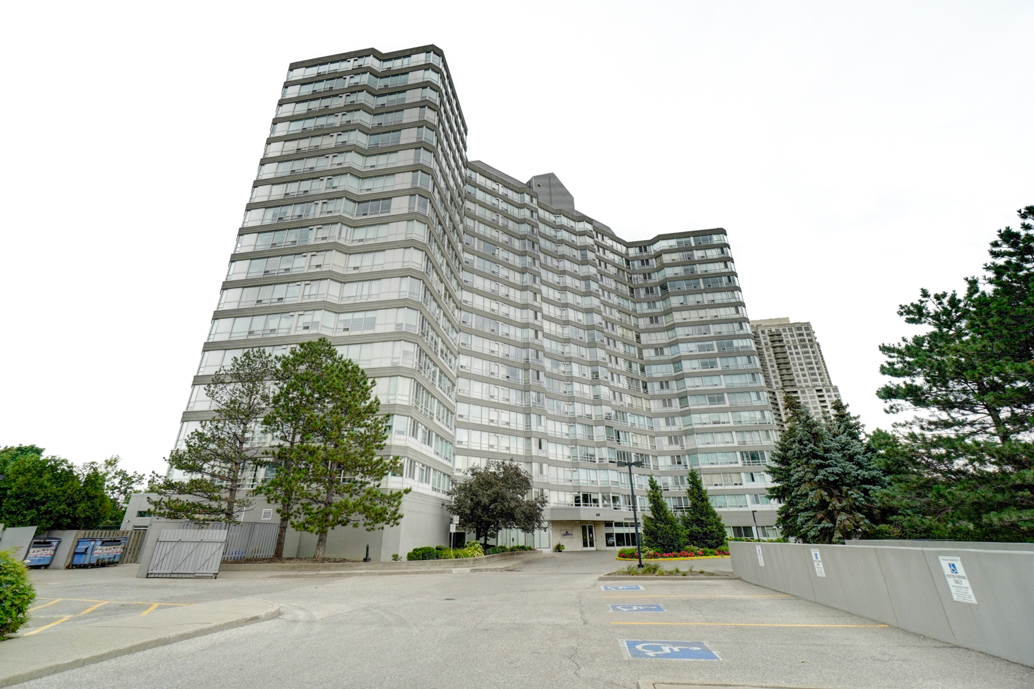 Slideshow PropertySpaces 50 Kingsbridge Garden Circle, Mississauga, ON, Canada, Unit 614