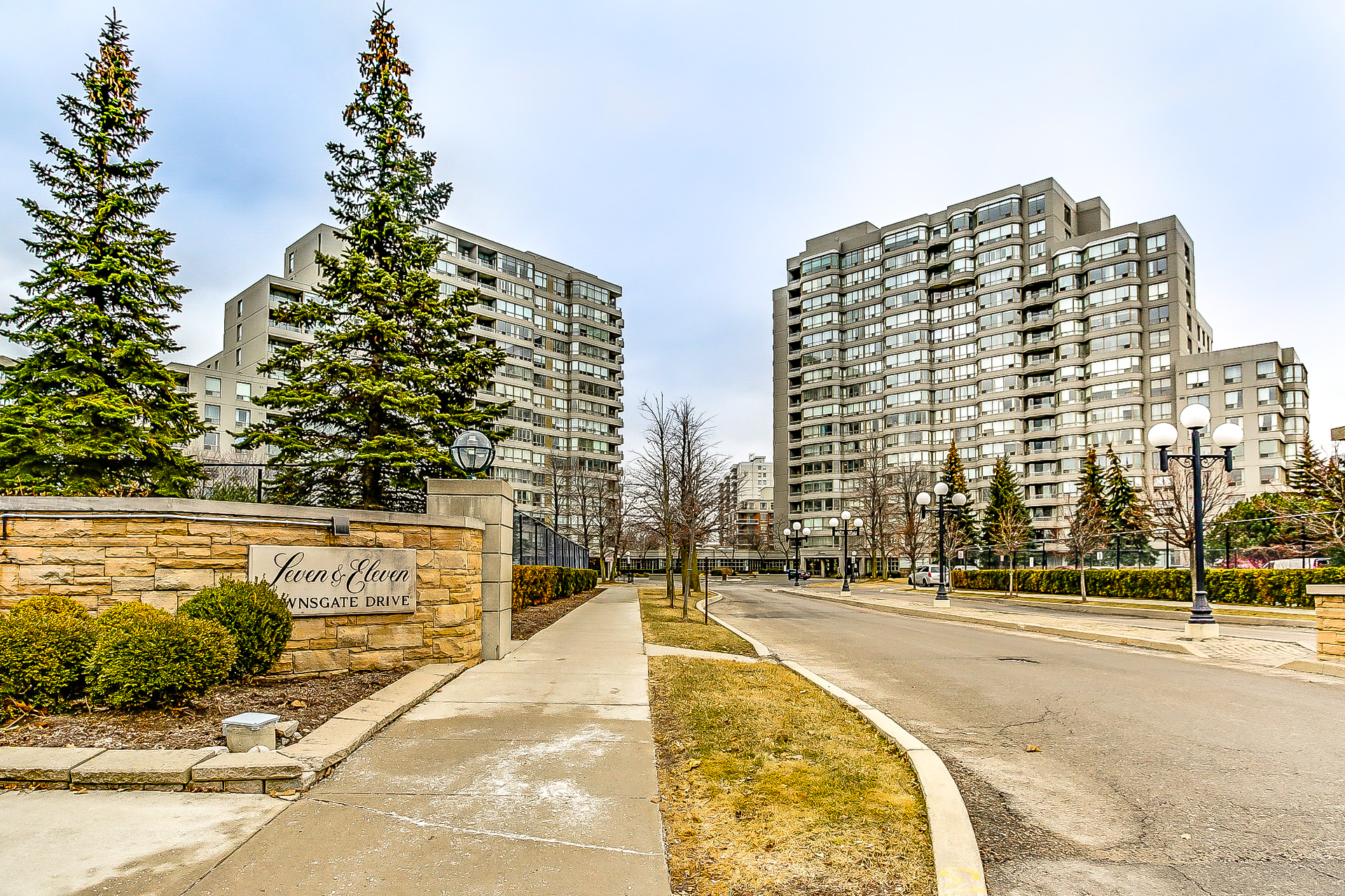 Slideshow PropertySpaces 11 Townsgate Drive, Thornhill, ON, Canada