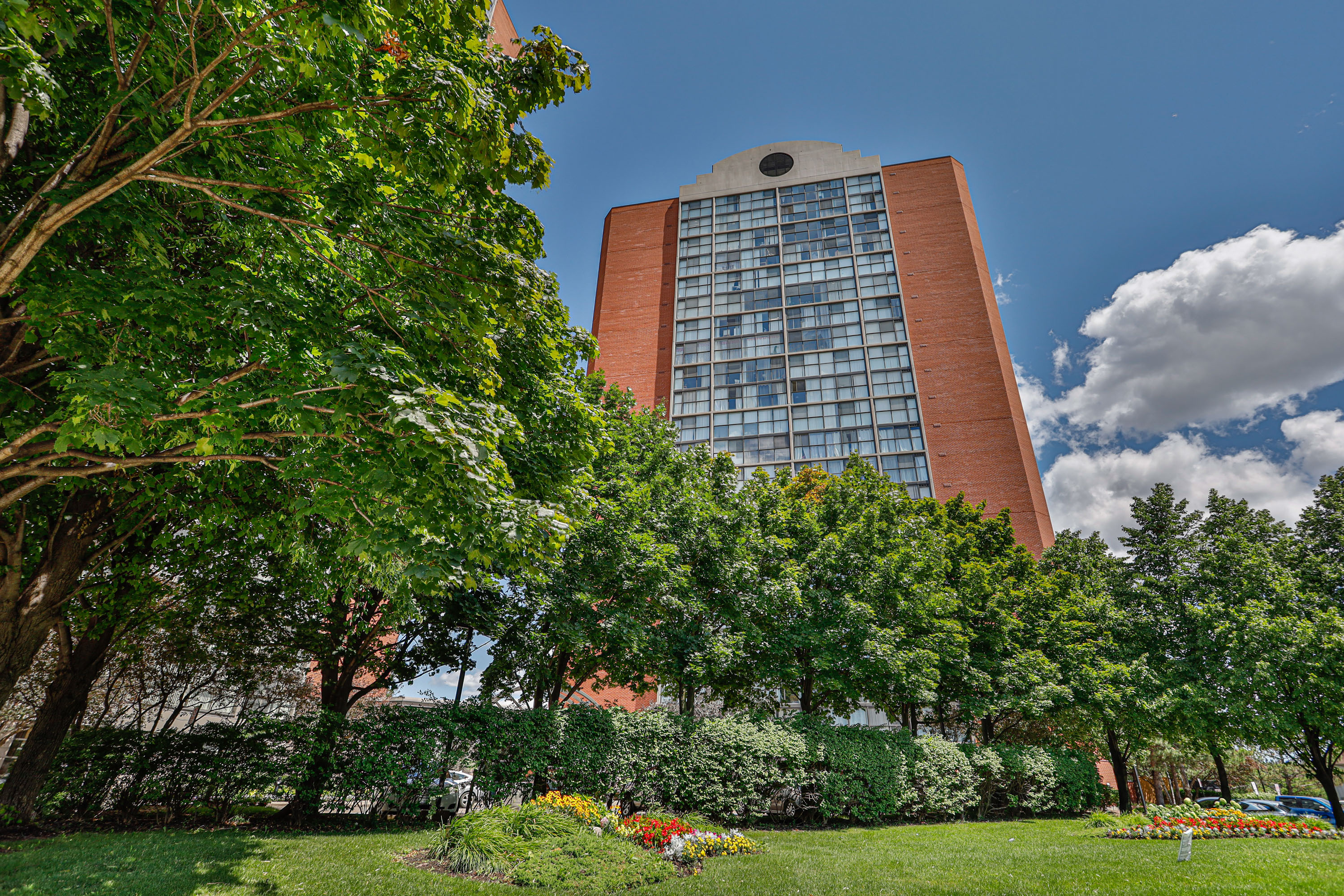 Slideshow PropertySpaces 4185 Shipp Drive, Mississauga, ON, Canada