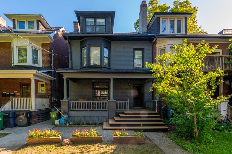 Slideshow PropertySpaces 151 Walmer Road, Toronto, ON, Canada