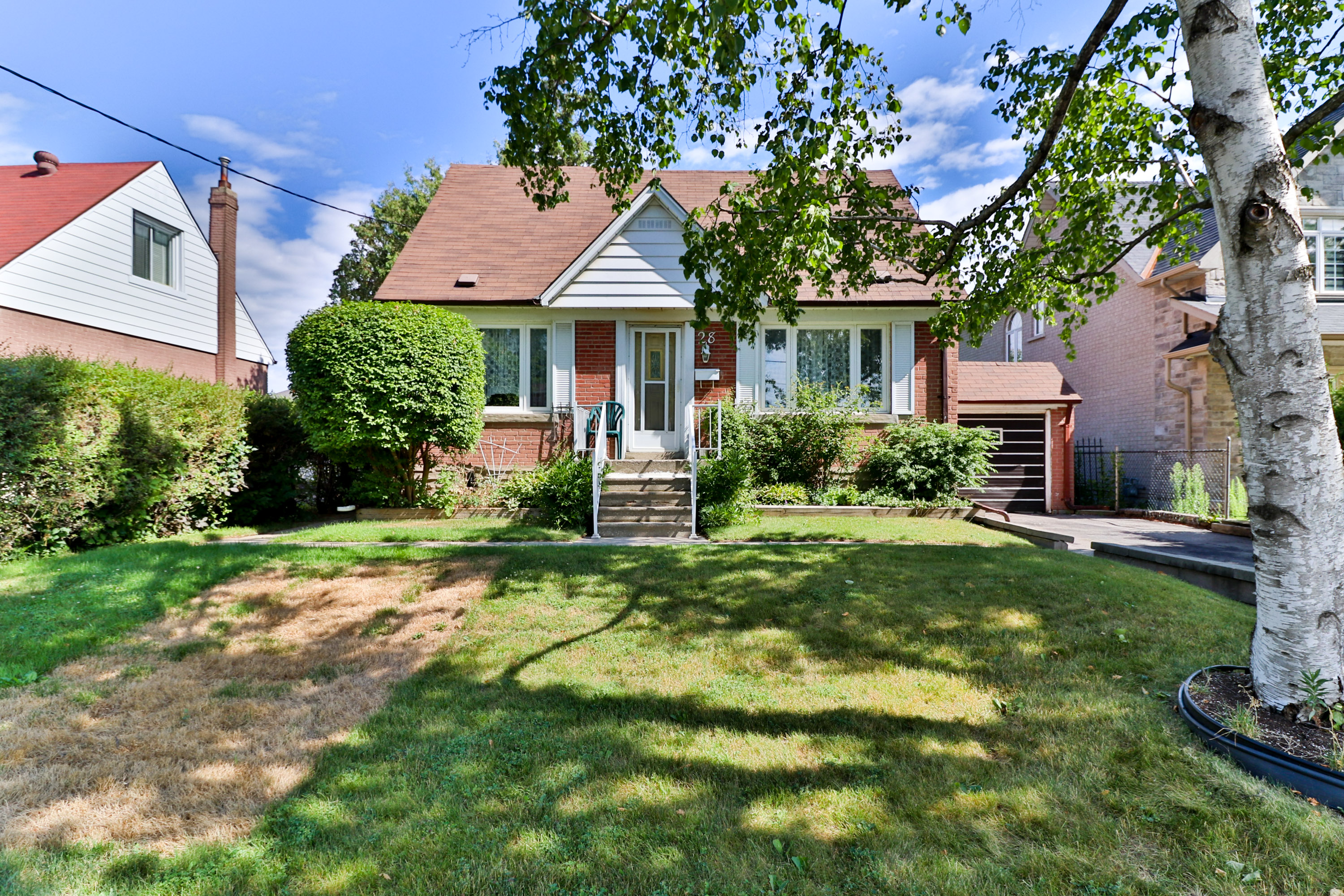 Slideshow PropertySpaces 28 Yorkdale Crescent, North York, ON, Canada