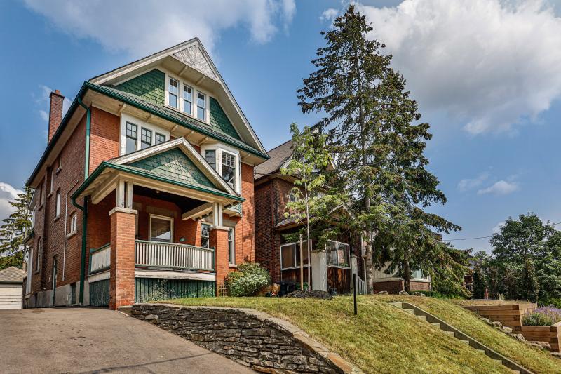 Slideshow PropertySpaces 18 Glenwood Avenue, Toronto, ON, Canada