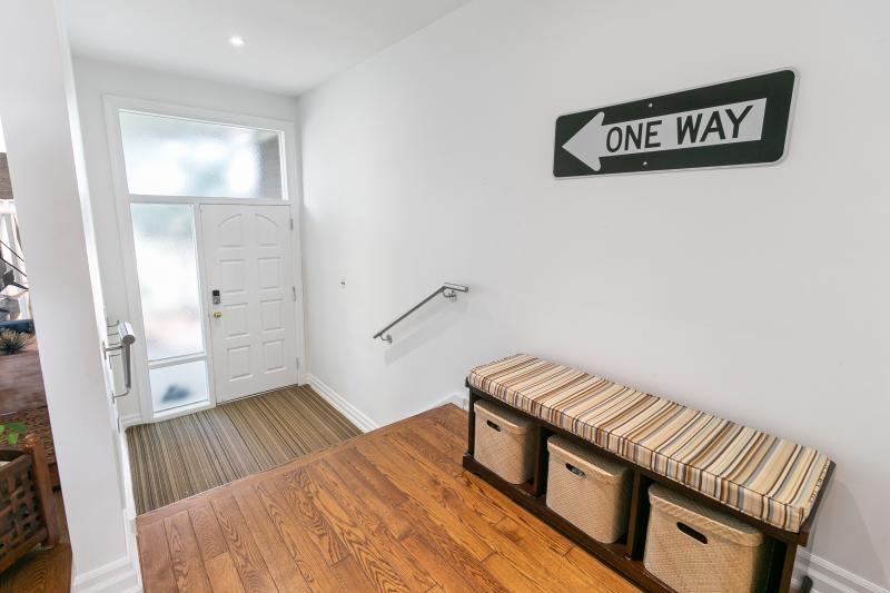 Slideshow PropertySpaces 231 Maple Leaf Drive, North York, ON M6L 1P2, Canada