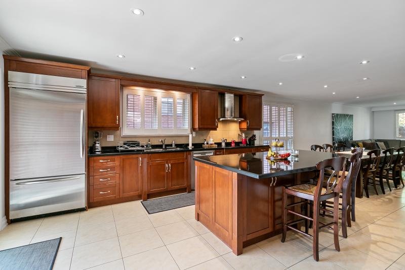 Slideshow PropertySpaces 231 Maple Leaf Drive, North York, ON M6L 1P2, Canada