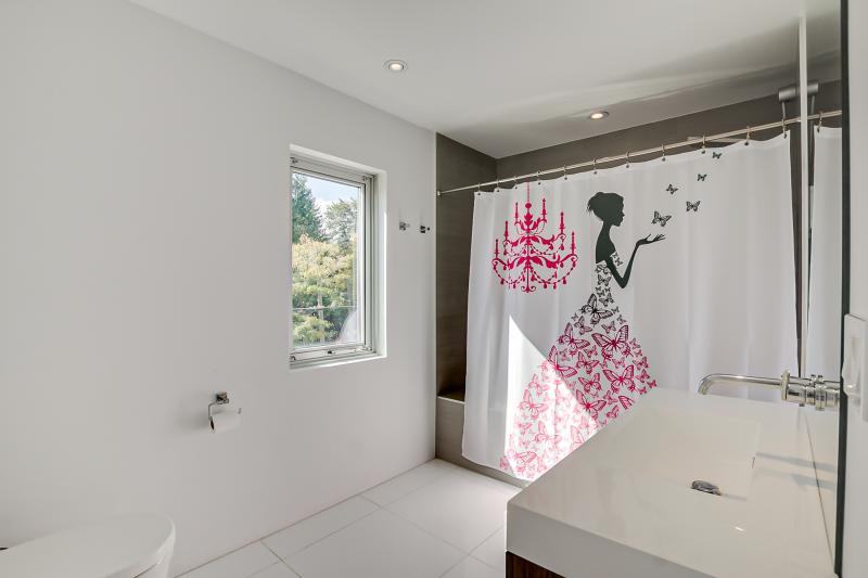 Fourth Ensuite 