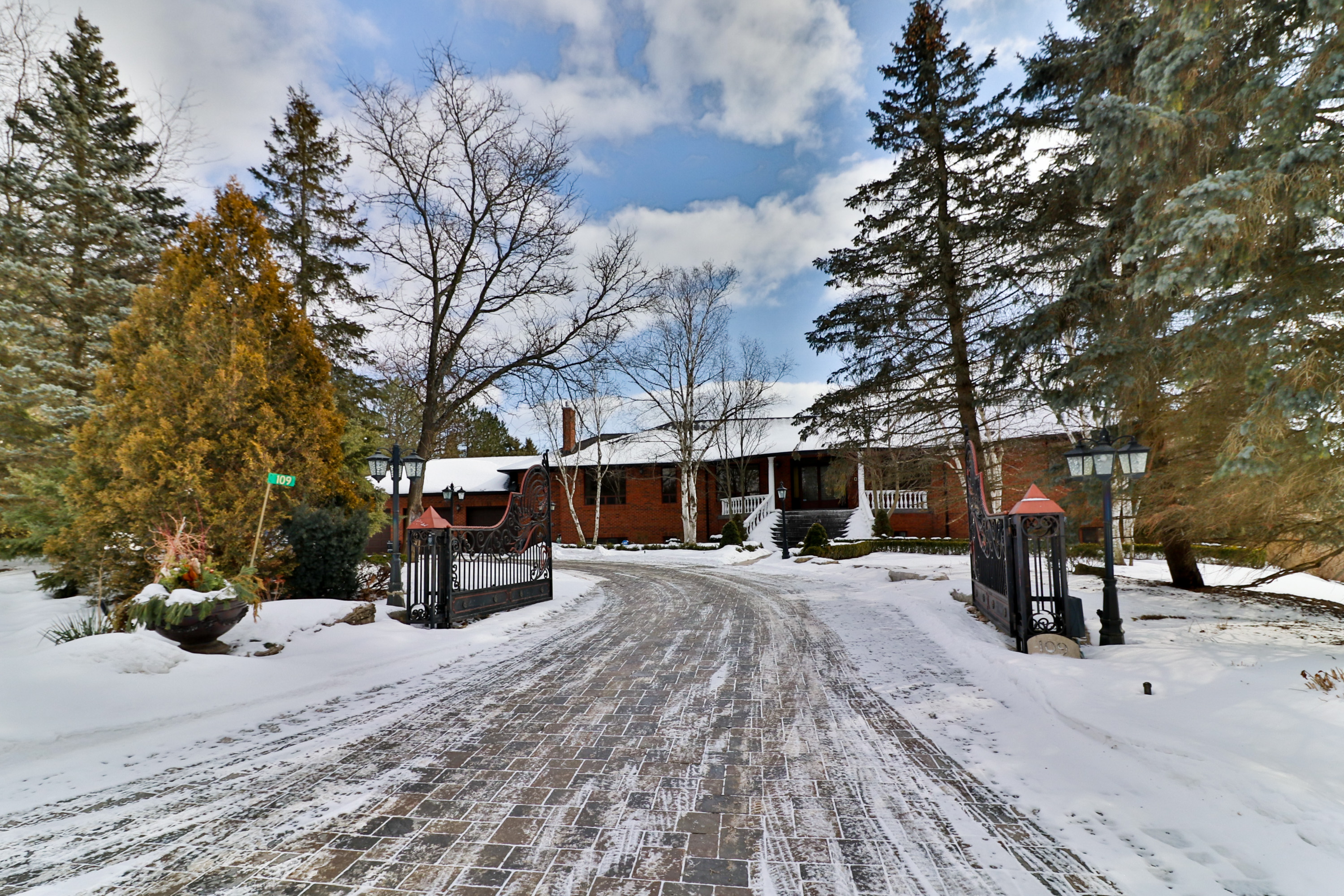 Slideshow PropertySpaces 109 Collard Drive, King City, ON, Canada