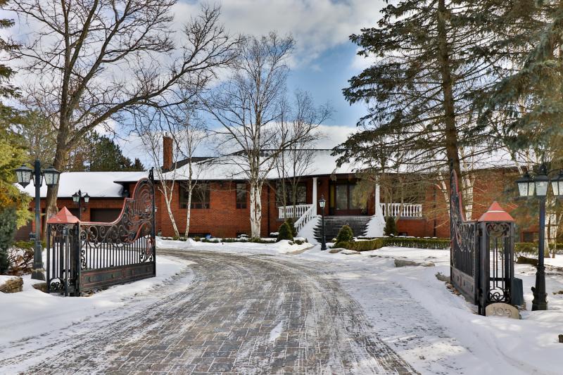 Slideshow PropertySpaces 109 Collard Drive, King City, ON, Canada