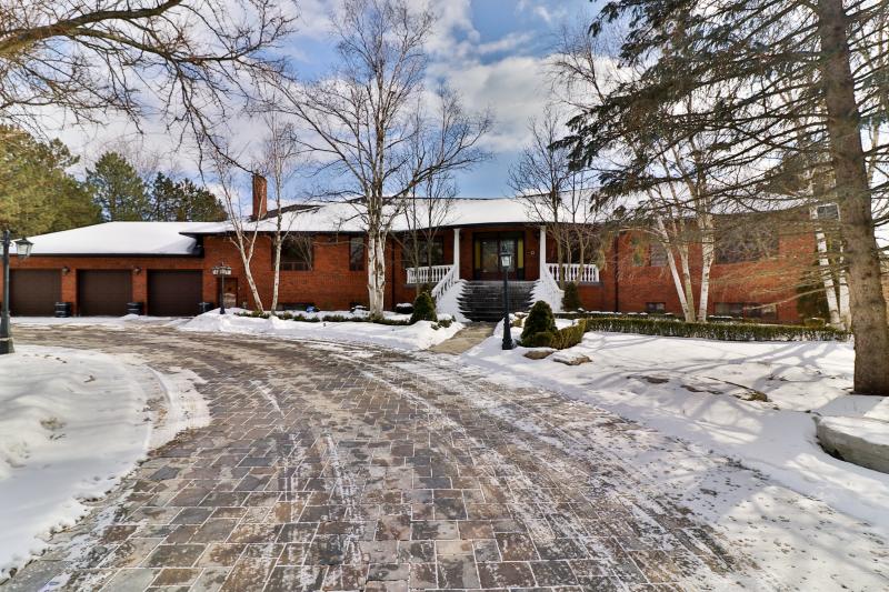 Slideshow PropertySpaces 109 Collard Drive, King City, ON, Canada