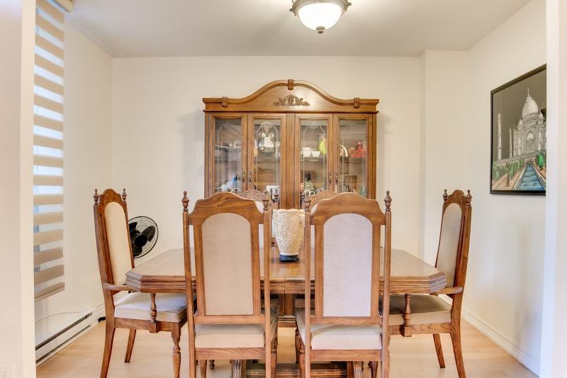 Slideshow PropertySpaces 50 Sunny Glenway Toronto, ON M3C 2Z5 Unit 110