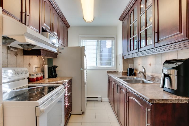 Slideshow PropertySpaces 50 Sunny Glenway Toronto, ON M3C 2Z5 Unit 110