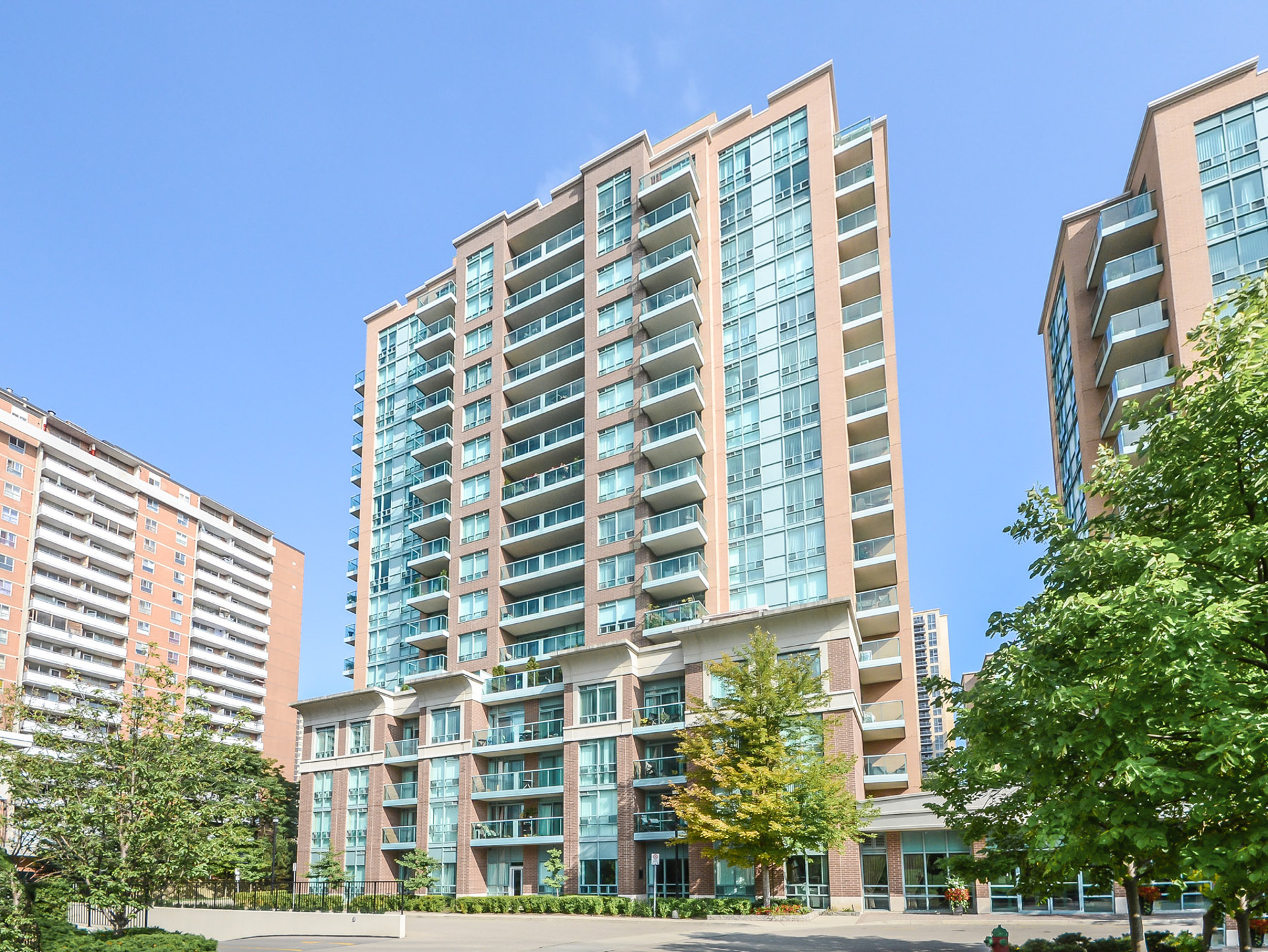 Slideshow PropertySpaces 15 Michael Power Place, Etobicoke, ON, Canada, Unit 506