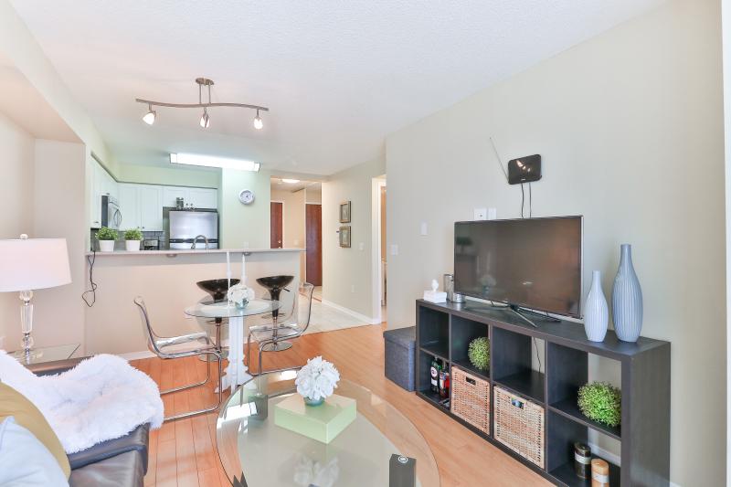 Slideshow PropertySpaces 15 Michael Power Place, Etobicoke, ON, Canada, Unit 506