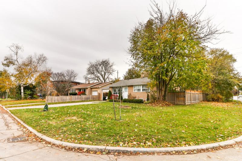 Slideshow PropertySpaces 64 Southwell Drive, North York, ON, Canada