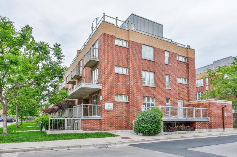 Slideshow PropertySpaces 351 Wallace Ave, Toronto, ON M6P 3N1