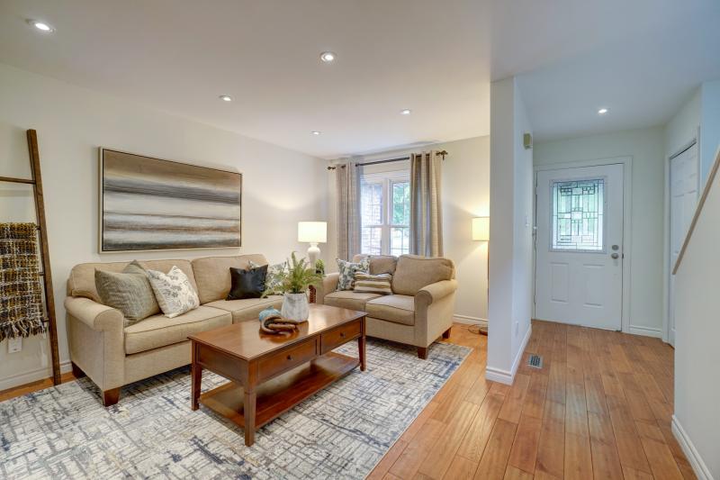 Slideshow PropertySpaces 256 Ross Lane, Oakville, ON, Canada