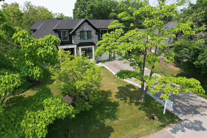 Slideshow PropertySpaces 256 Sandwell Drive, Oakville, Ontario L6L